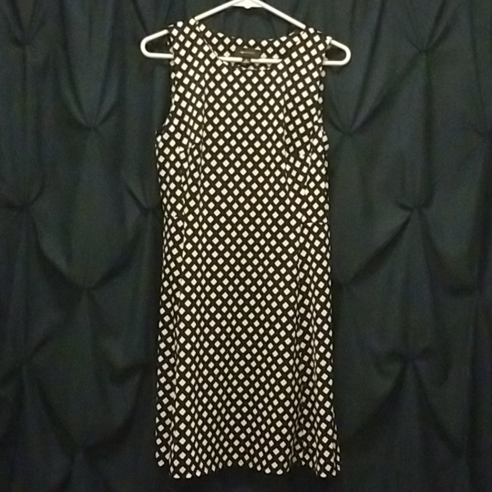 Black and white sleeveless dress